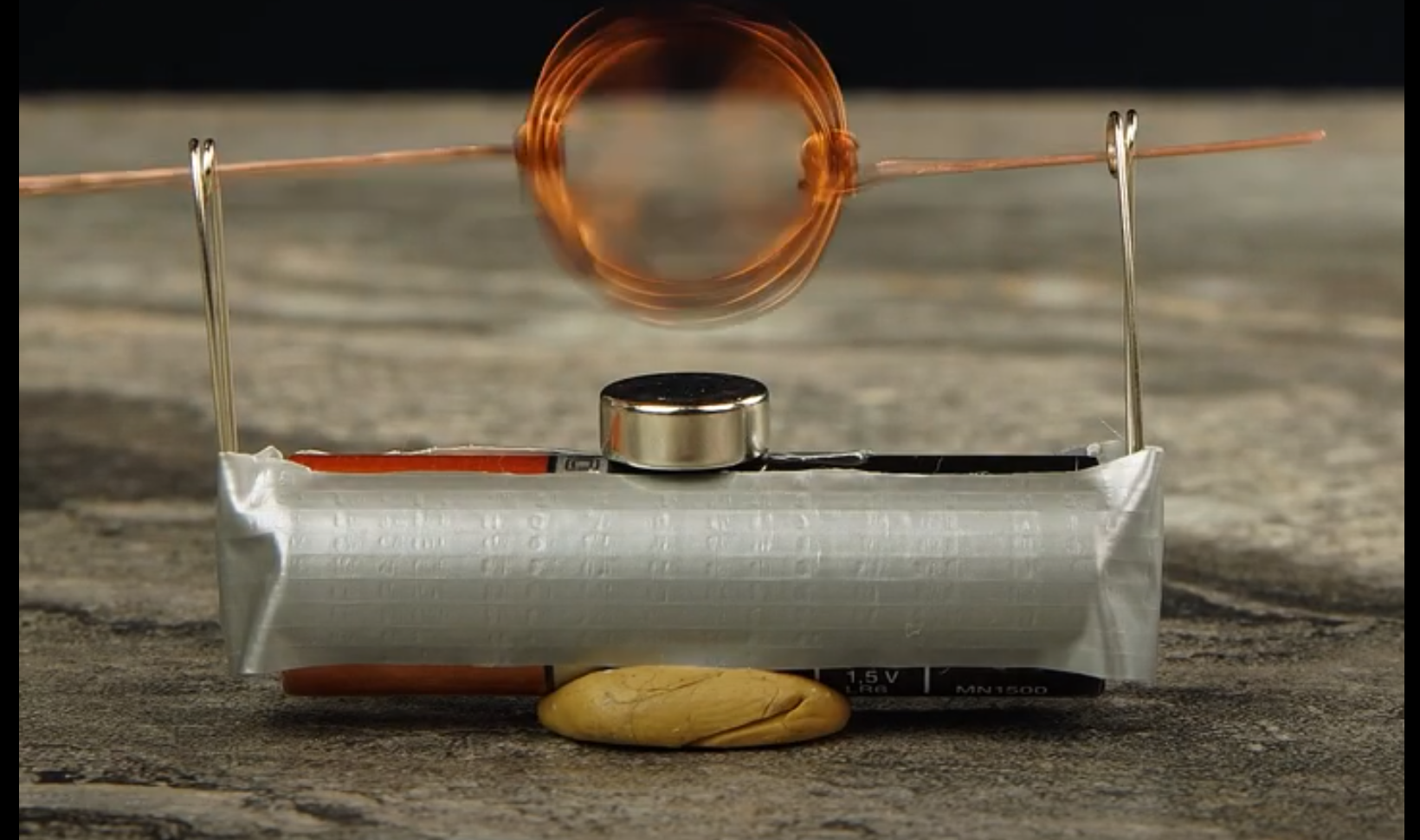 ../../_images/08-7-1Electromotor.png
